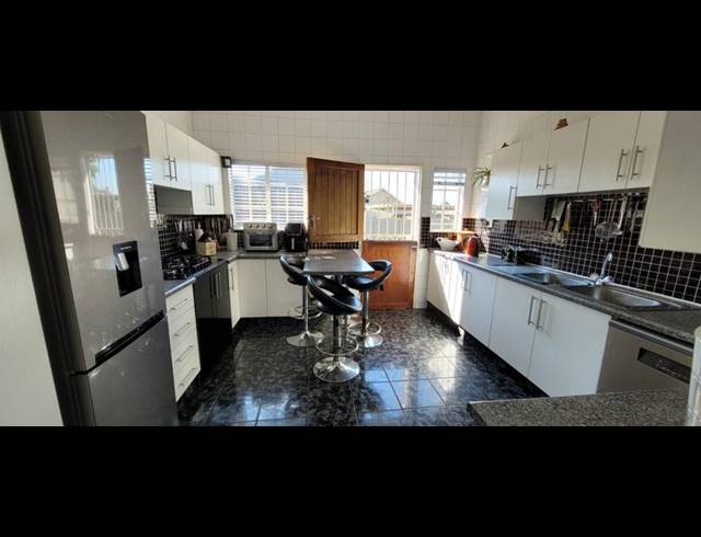 3 BEDROOM HOUSE FOR SALE IN BRACKENHURST